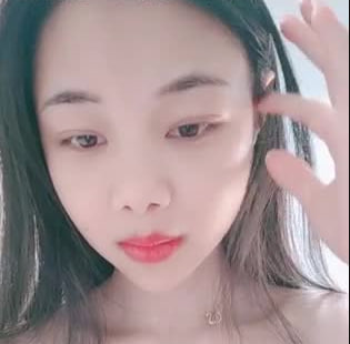 除夕接活賺外快！嬌妻臥室被口爆揉穴，騎乘後入搖到噴水，過年偷吃加倍刺激！